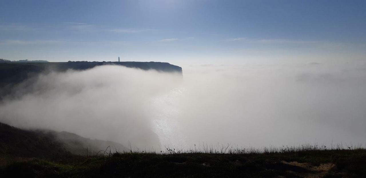 Le Tout A Pied Et Son Parking Prive Étretat Buitenkant foto
